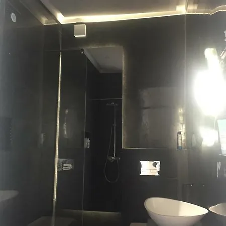 Design With Rooftop Terrace And 180-degree River&city Views Appartement Lisboa