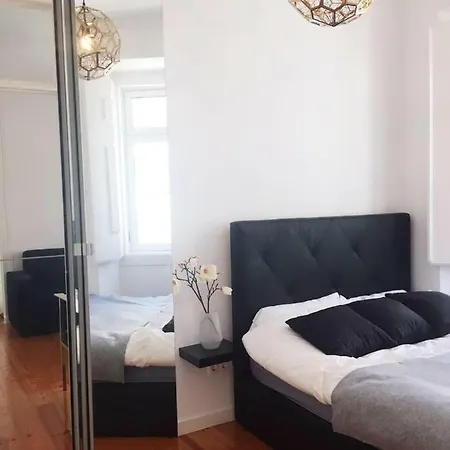 Apartman Design With Rooftop Terrace And 180-degree River&city Views